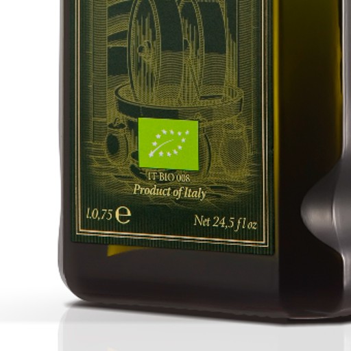 Il logo bio comunitario è ben visibile sulla bottiglia di olio extra vergine bio